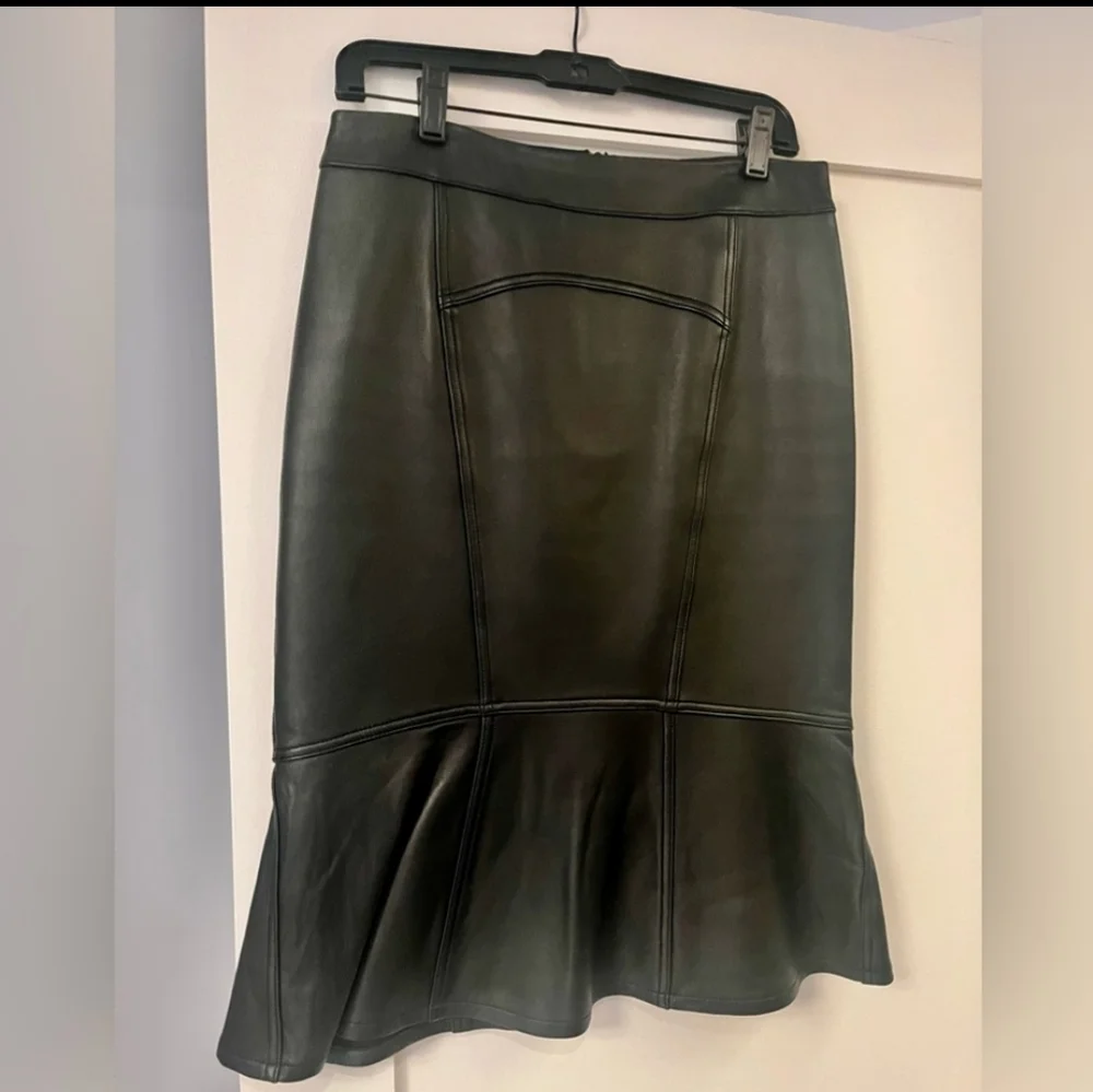 BCBGMAXAZRIA RUNWAY Fluted Leather Skirt - Picture 6 of 11